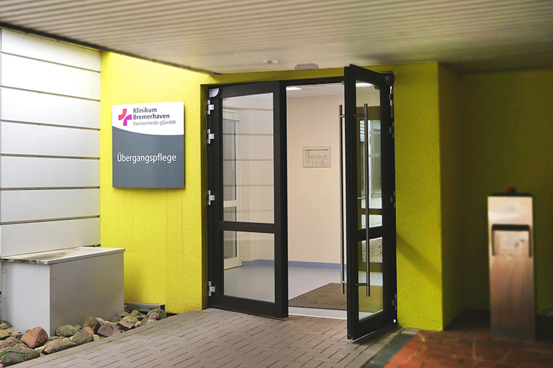 Eingang zur Station UEB des Klinikums Bremerhaven-Reinkenheide Eingang zur Station UEB des Klinikums Bremerhaven-Reinkenheide