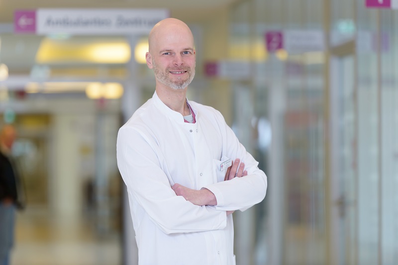 Rainer Abbenseth, Oberarzt in der Klinik für Dermatologie, Allergologie und Phlebologie am Klinikum Bremerhaven-Reinkenheide (Foto: Antje Schimanke)