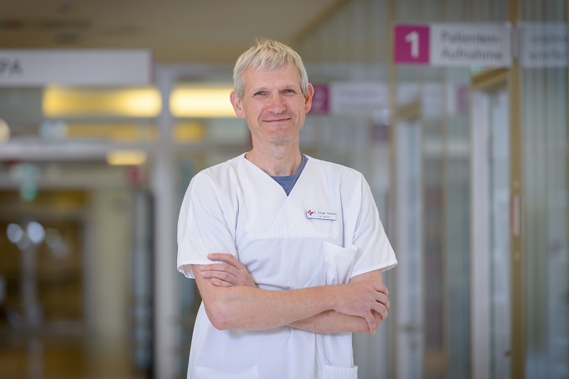 Dr. med. Holger Baaske, Leitender Oberarzt in der Klinik für Kinder- und Jugendmedizin am Klinikum Bremerhaven-Reinkenheide (Foto: Antje Schimanke) Dr. med. Holger Baaske, Leitender Oberarzt in der Klinik für Kinder- und Jugendmedizin am Klinikum Bremerhaven-Reinkenheide (Foto: Antje Schimanke)