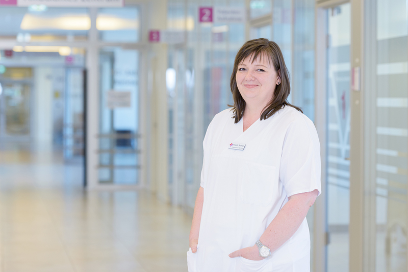 Alexandra Bechmann, Krankenschwester und Leitung der Stationen 5B/5C/6B/6C am Klinikum Bremerhaven-Reinkenheide (Foto: Antje Schimanke) Alexandra Bechmann, Krankenschwester und Leitung der Stationen 5B/5C/6B/6C am Klinikum Bremerhaven-Reinkenheide (Foto: Antje Schimanke)