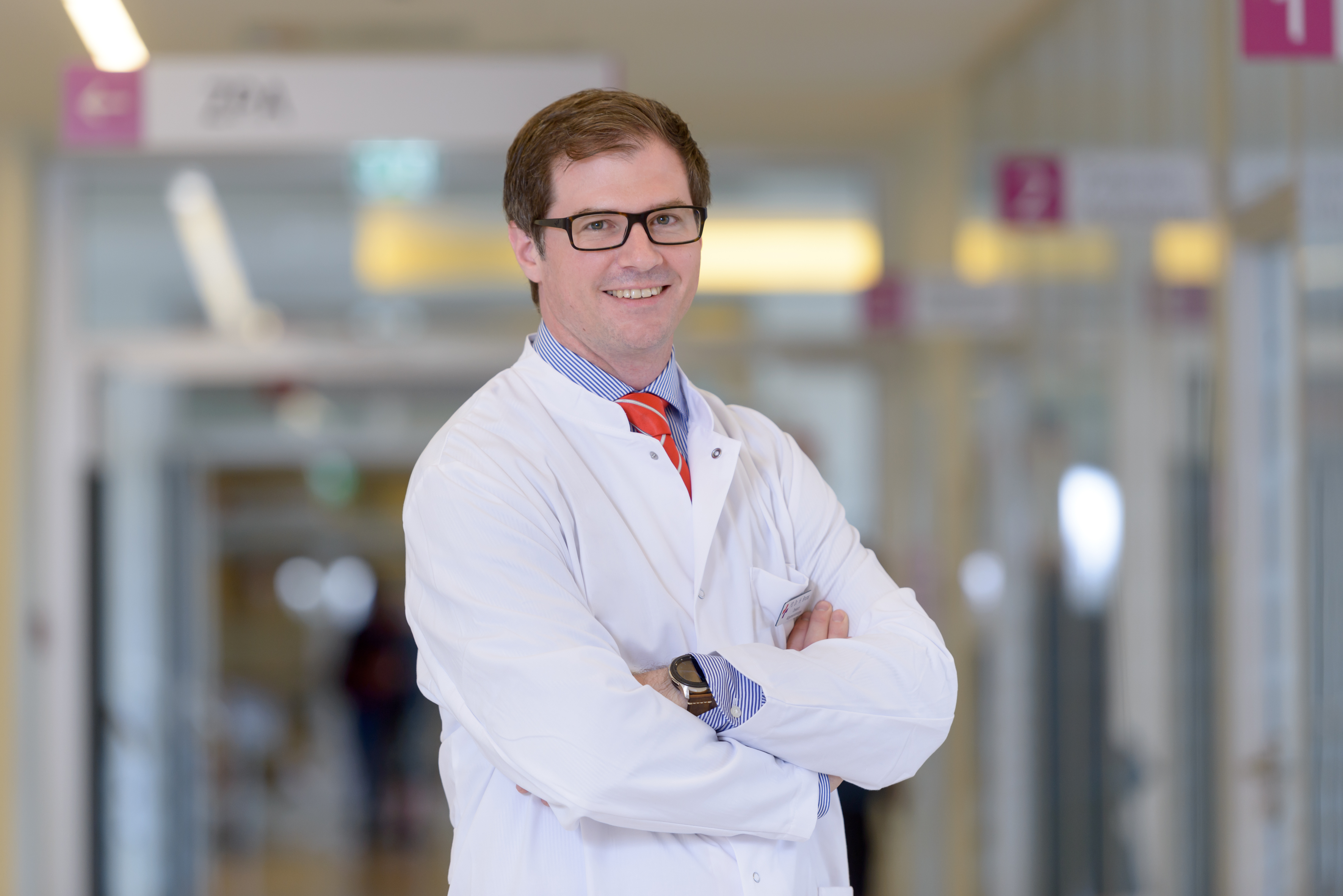 PD Dr. med. Helge Bruns, Chefarzt in der Klinik für Allgemein-, Viszeral-, Thorax- und Gefäßchirurgie am Klinikum Bremerhaven-Reinkenheide (Foto: Antje Schimanke) PD Dr. med. Helge Bruns, Chefarzt in der Klinik für Allgemein-, Viszeral-, Thorax- und Gefäßchirurgie am Klinikum Bremerhaven-Reinkenheide (Foto: Antje Schimanke)