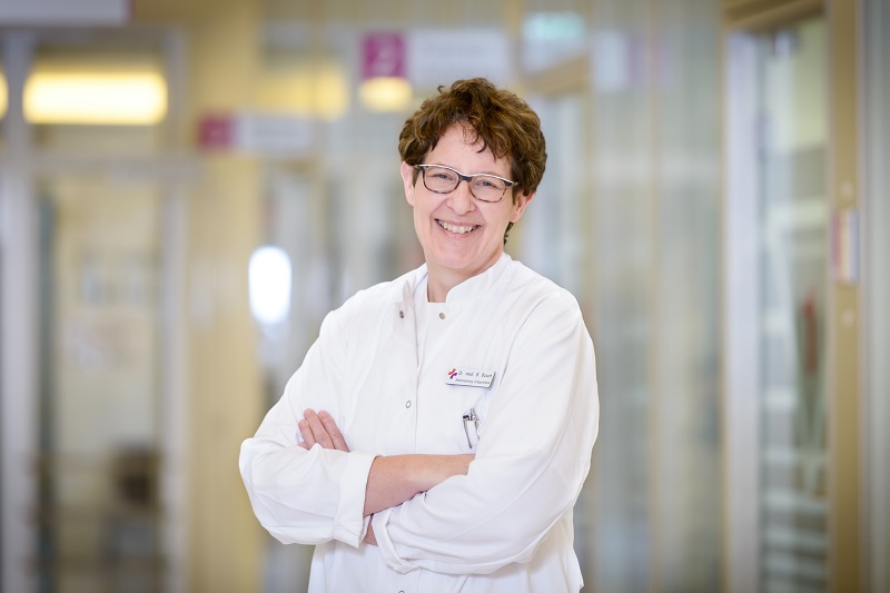 Dr. med. Barbara Busch, Sektionsleiterin Orthopädie in der Klinik für Unfall- und Handchirurgie, Orthopädie am Klinikum Bremerhaven-Reinkenheide (Foto: Antje Schimanke) Dr. med. Barbara Busch, Sektionsleiterin Orthopädie in der Klinik für Unfall- und Handchirurgie, Orthopädie am Klinikum Bremerhaven-Reinkenheide (Foto: Antje Schimanke)