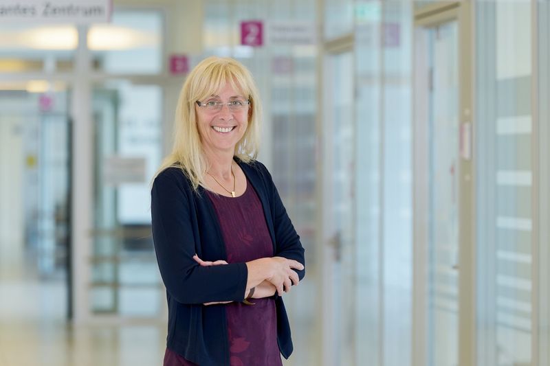 Bärbel Carstensen, Leitung der pflegerischen Departments für Intensivpflege, Intervention & Diagnostik sowie Department Kinder- und Familiengesundheit am Klinikum Bremerhaven-Reinkenheide (Foto: Antje Schimanke) Bärbel Carstensen, Leitung der pflegerischen Departments für Intensivpflege, Intervention & Diagnostik sowie Department Kinder- und Familiengesundheit am Klinikum Bremerhaven-Reinkenheide (Foto: Antje Schimanke)