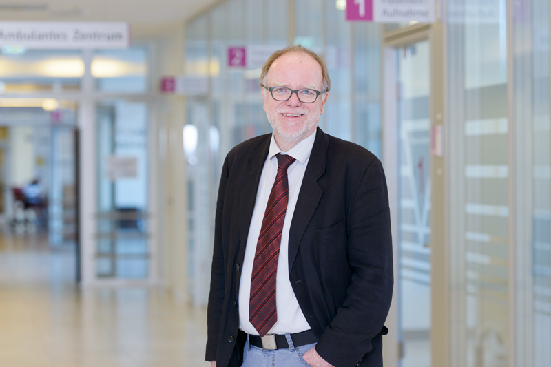 Dr. med. Gisbert Eikmeier, ehemaliger Chefarzt des Behandlungszentrums für Psychiatrie, Psychotherapie und Psychosomatik am Klinikum Bremerhaven-Reinkenheide (Foto: Antje Schimanke)