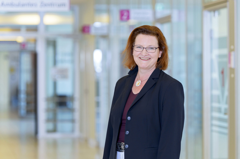 Bettina C. Flach, Leiterin der Pflegeakademie Seestadt Bremerhaven am Klinikum Bremerhaven-Reinkenheide (Foto: Antje Schimanke) Bettina C. Flach, Leiterin der Pflegeakademie Seestadt Bremerhaven am Klinikum Bremerhaven-Reinkenheide (Foto: Antje Schimanke)