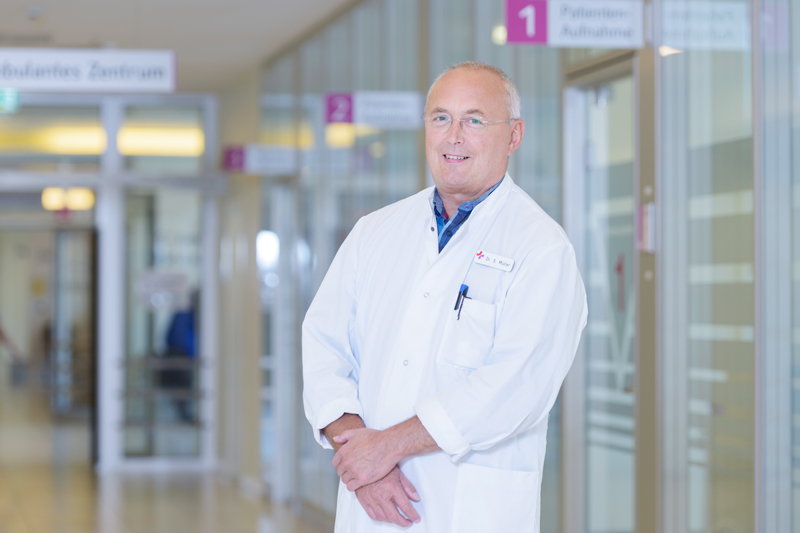 Dr. med. Siegfried Müller, Leitender Oberarzt in der Klinik für Neurochirurgie am Klinikum Bremerhaven-Reinkenheide (Foto: Antje Schimanke) Dr. med. Siegfried Müller, Leitender Oberarzt in der Klinik für Neurochirurgie am Klinikum Bremerhaven-Reinkenheide (Foto: Antje Schimanke)