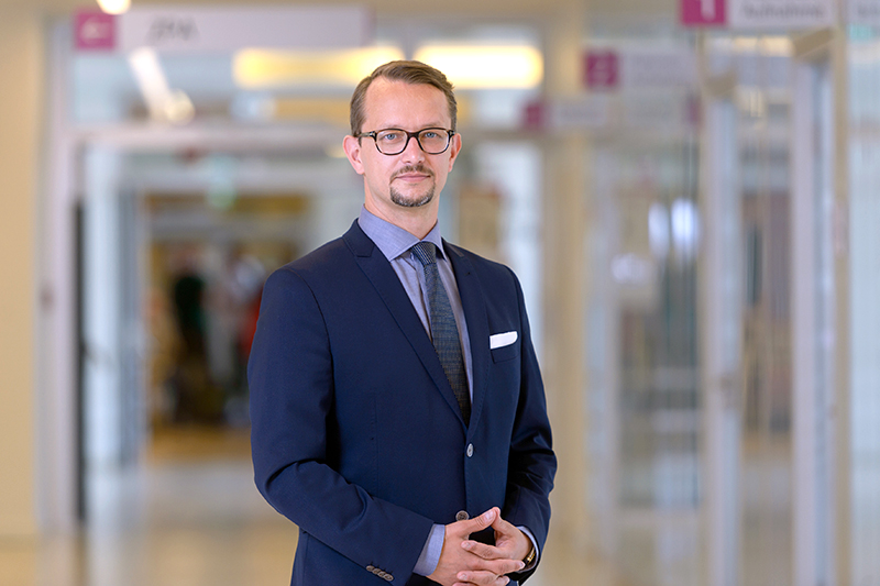 Dr. rer. med. Witiko Nickel, Pflegerischer Geschäftsführer am Klinikum Bremerhaven-Reinkenheide (Foto: Antje Schimanke) Dr. rer. med. Witiko Nickel, Pflegerischer Geschäftsführer am Klinikum Bremerhaven-Reinkenheide (Foto: Antje Schimanke)