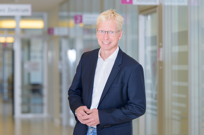 Dr. med. Klaus Reichstein, Chefarzt der Klinik für Unfall- und Handchirurgie und Orthopädie am Klinikum Bremerhaven-Reinkenheide (Foto: Antje Schimanke)