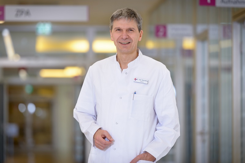 Dr. med. Axel Renneberg, Chefarzt der Klinik für Kinder- und Jugendmedizin am Klinikum Bremerhaven-Reinkenheide (Foto: Antje Schimanke) Dr. med. Axel Renneberg, Chefarzt der Klinik für Kinder- und Jugendmedizin am Klinikum Bremerhaven-Reinkenheide (Foto: Antje Schimanke)