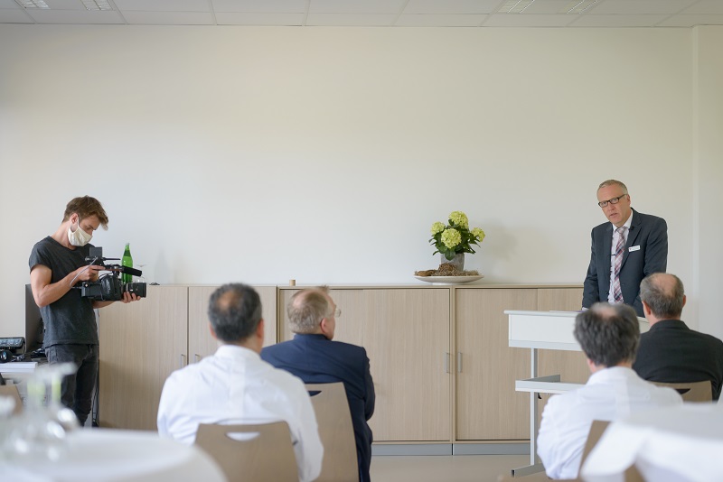Szenenfoto von Videoaufnahmen während eines Vortrages von Geschäftsführer Herrn Thomas Kruse (Foto: Antje Schimanke) Szenenfoto von Videoaufnahmen während eines Vortrages von Geschäftsführer Herrn Thomas Kruse (Foto: Antje Schimanke)