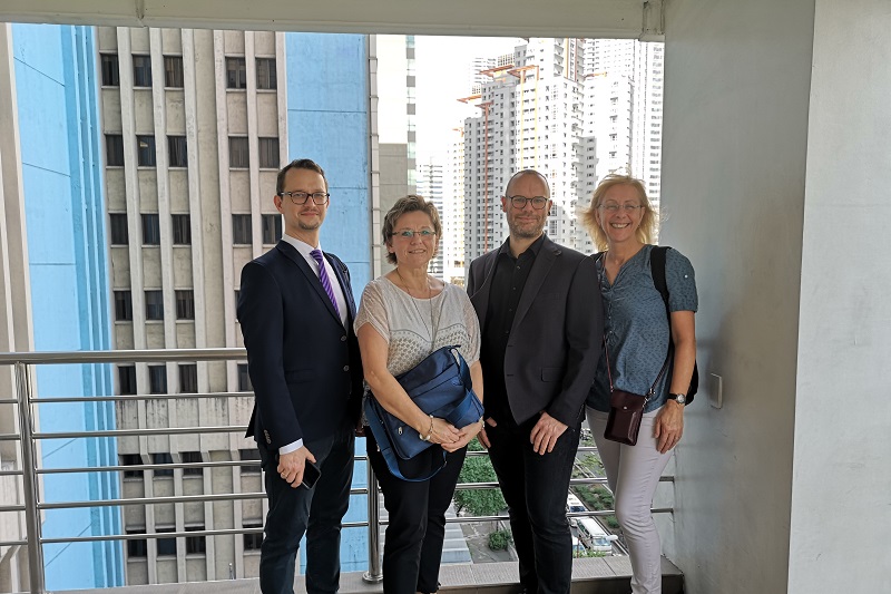 Gruppenfoto der Delegation des Klinikums anlässlich der Anwerbung philippinischer Pflegefachkräfte