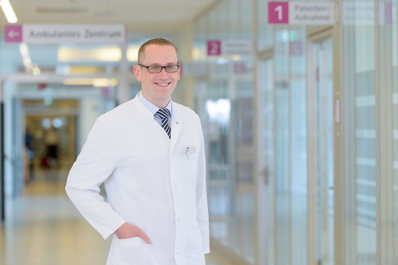 Dr. med. Michael Sachse, Chefarzt der Klinik für Dermatologie, Allergologie und Phlebologie am Klinikum Bremerhaven-Reinkenheide (Foto: Antje Schimanke)