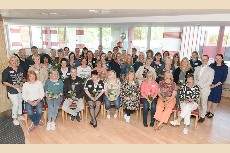 Gruppenbild der geehrten Jubilare mit Dr. Kleinbrahm und Dr. Nickel aus der Geschäftsführung des Klinikum Bremerhaven-Reinkenheide (Foto: Schimanke)