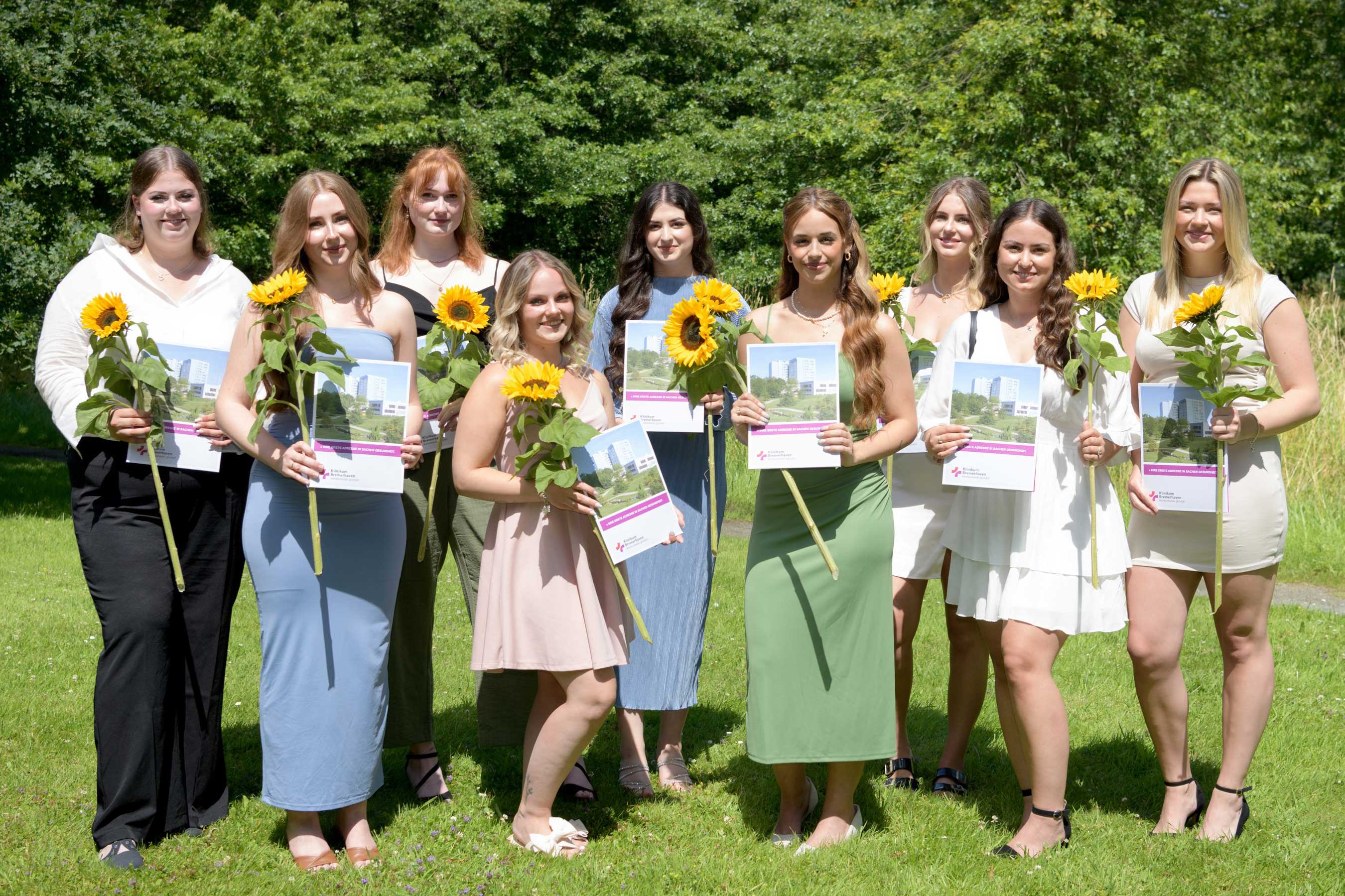 Absolventinnen der Pflegeakademie (Foto: Ralf Masorat)