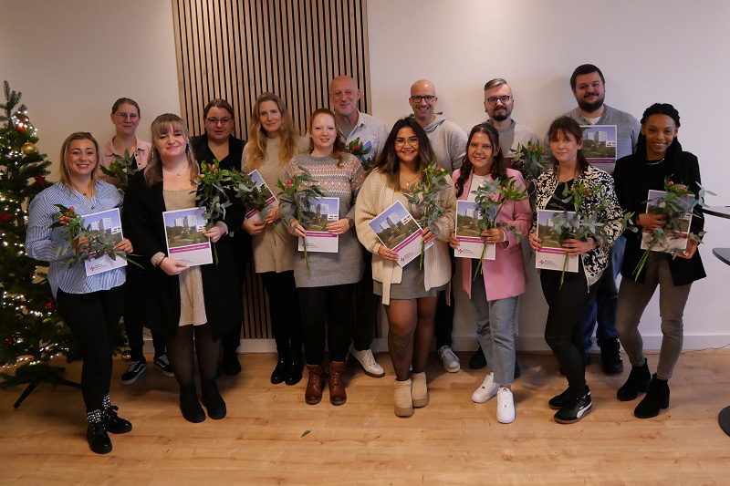 Gruppenfoto der Absolventen und Absolventinnen des Praxisanleiter-Kurses 2024