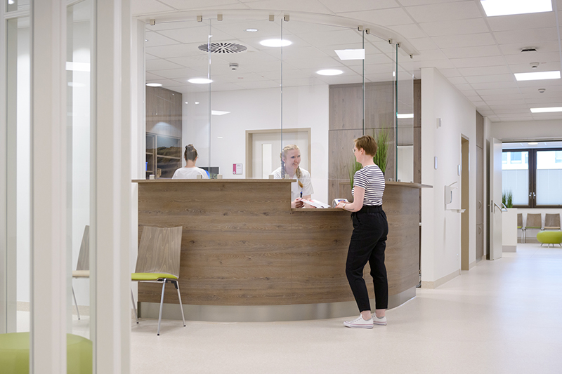 Empfangstresen in der Zentralen Patientenaufnahme am Klinikum Bremerhaven-Reinkenheide (Foto: Antje Schimanke)